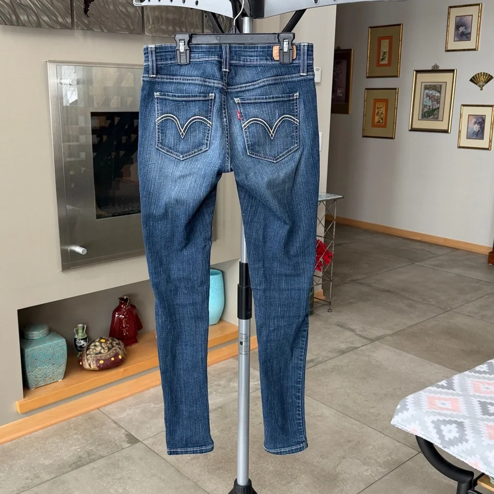 Levi's Skinny Jeans in Blue Wash 535 legging size Junior 5M or fits like a 4 - Picture 3 of 8